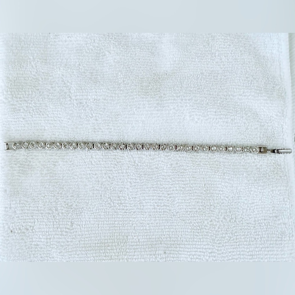 Genuine Swarovski Silver Tone Crystal Tennis Bracelet ~7”~Round Bezel Set Gems